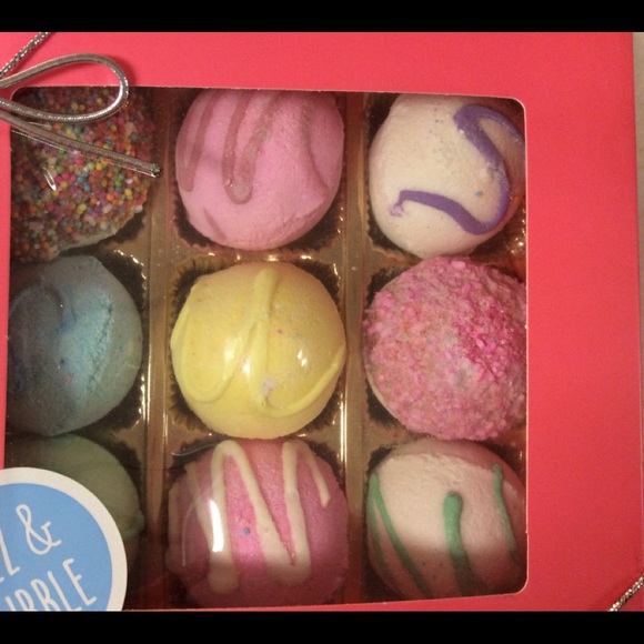 Fizz And Bubble Set Of Artisan Fizzy Bath Truffles - Picture 2 of 5